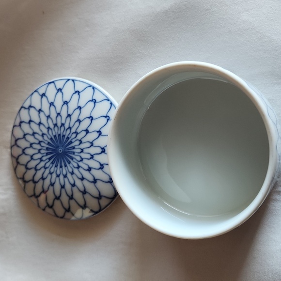 Takahashi Round Trinket Box Japan - Picture 3 of 5